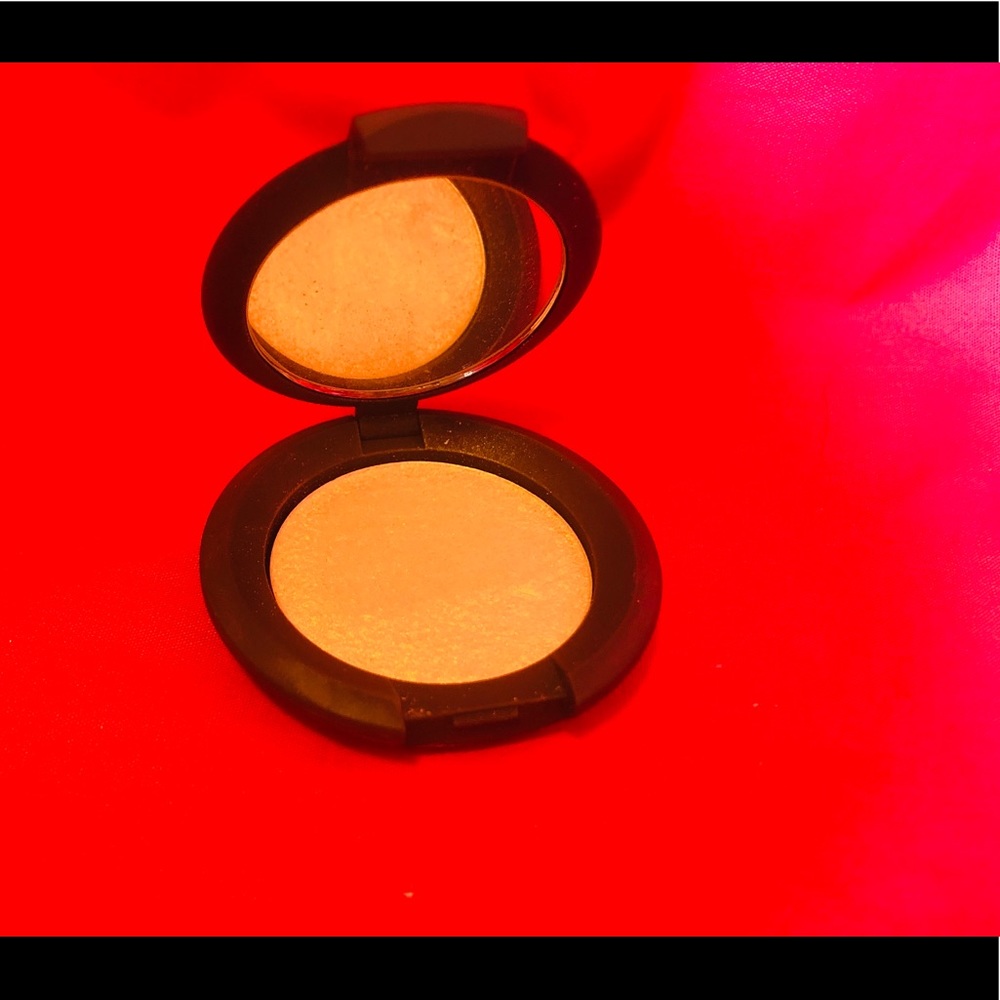 Becca Moonstone Highlighter